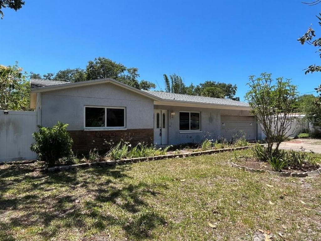 10940 DOROTHY LANE LARGO, FL 33774