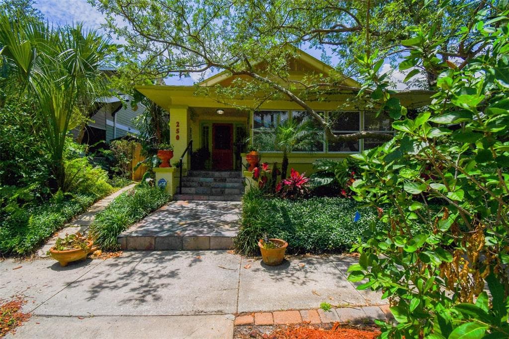 250 16TH AVENUE NE ST PETERSBURG, FL 33704