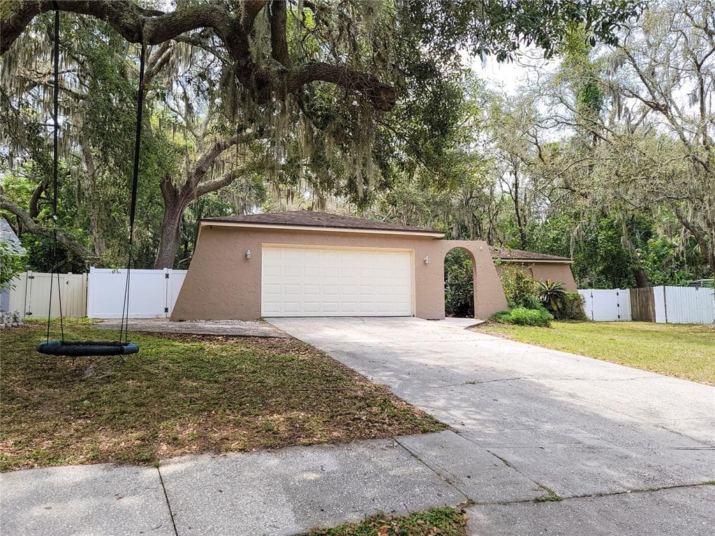3907 OAK HAMMOCK DRIVE BRANDON, FL 33511