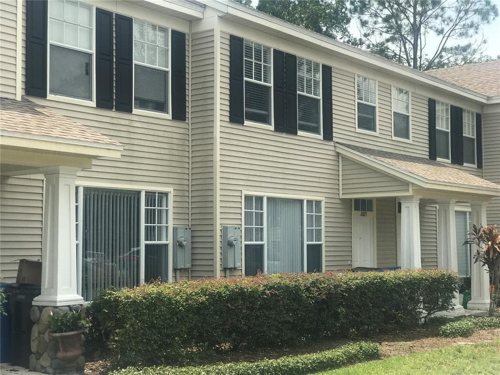 10925 BLACK SWAN COURT SEFFNER, FL 33584