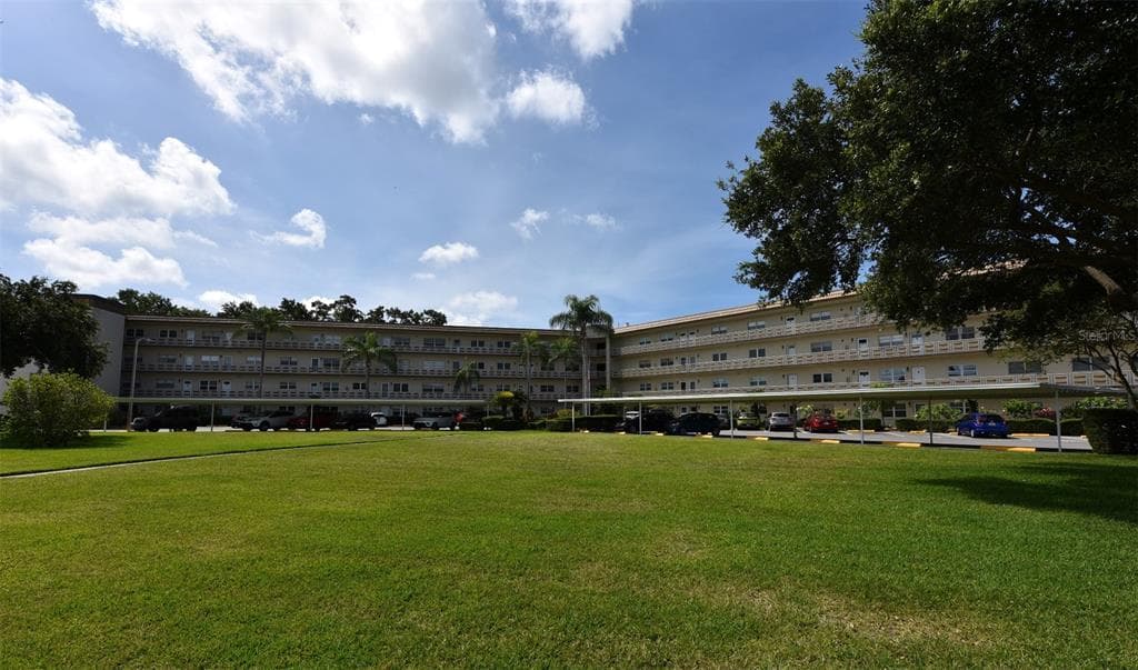 5725 80TH STREET N UNIT 207 ST PETERSBURG, FL 33709