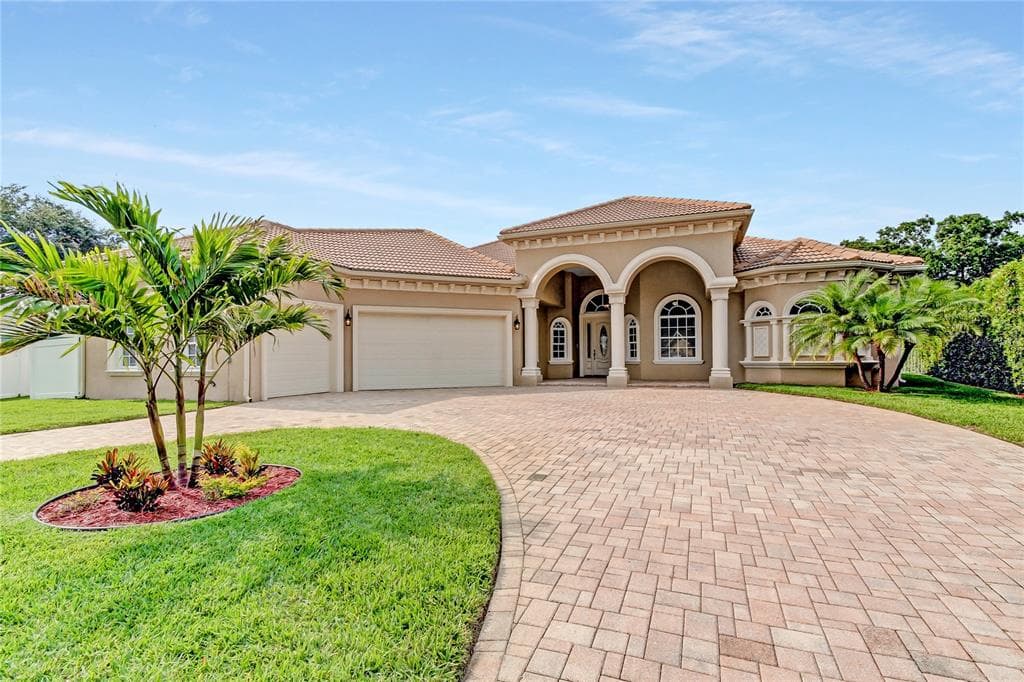 2730 WESTCHESTER DRIVE N