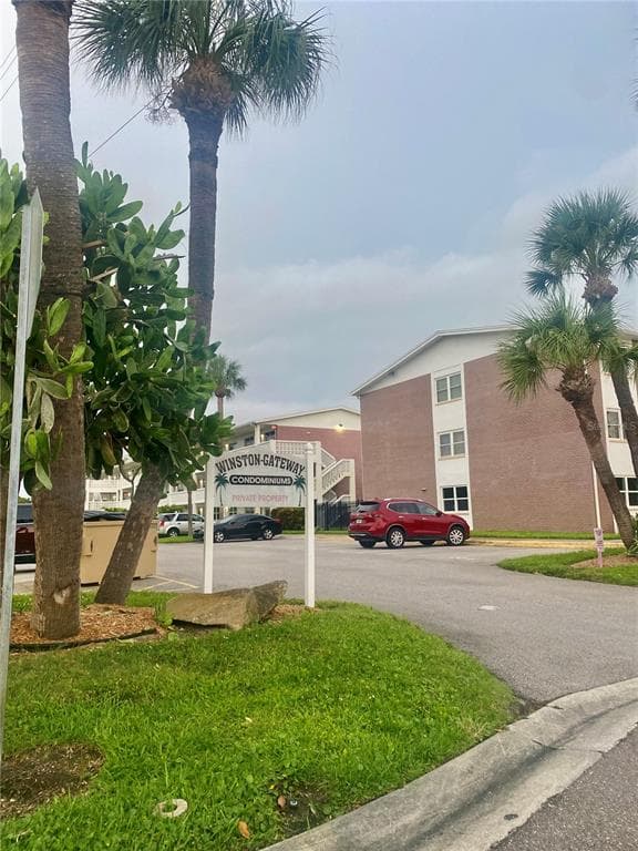 1001 77TH AVE N UNIT 102 ST PETERSBURG, FL 33702