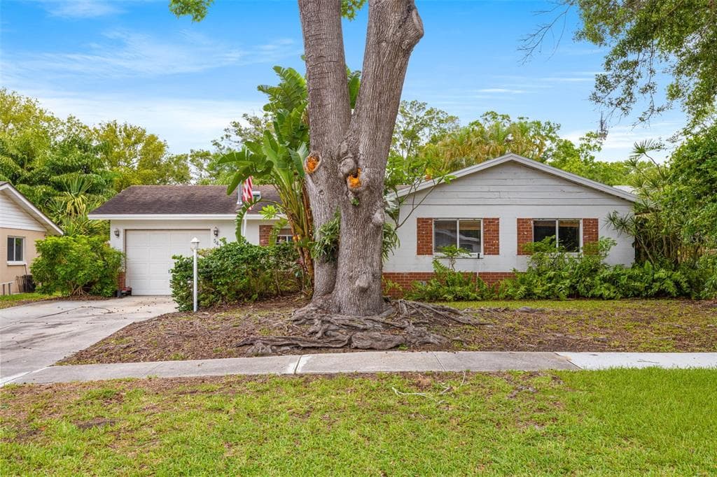 5415 51ST TERRACE N ST PETERSBURG, FL 33709