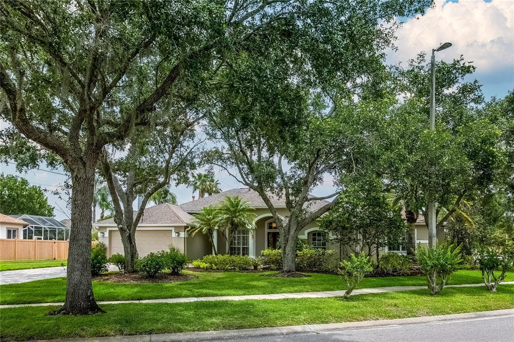 9121 WOODBAY DRIVE TAMPA, FL 33626
