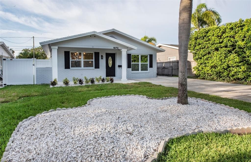 1872 NEW HAMPSHIRE AVENUE NE ST PETERSBURG, FL 33703