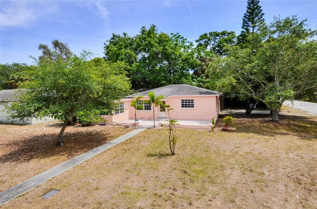 3528 W MCELROY AVENUE TAMPA, FL 33611
