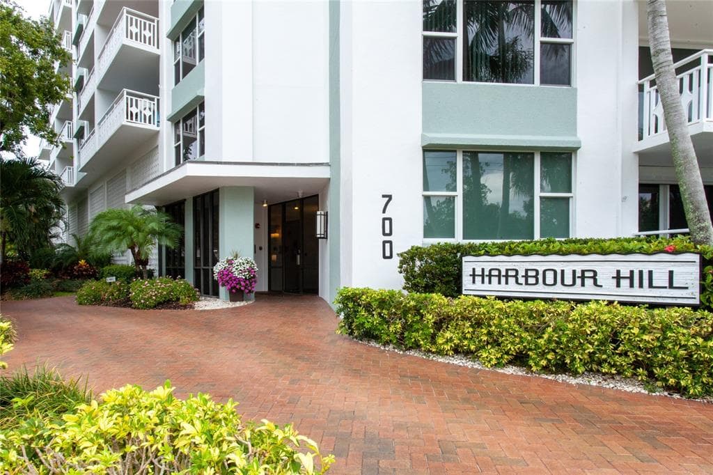 700 BEACH DRIVE NE UNIT 306 ST PETERSBURG, FL 33701