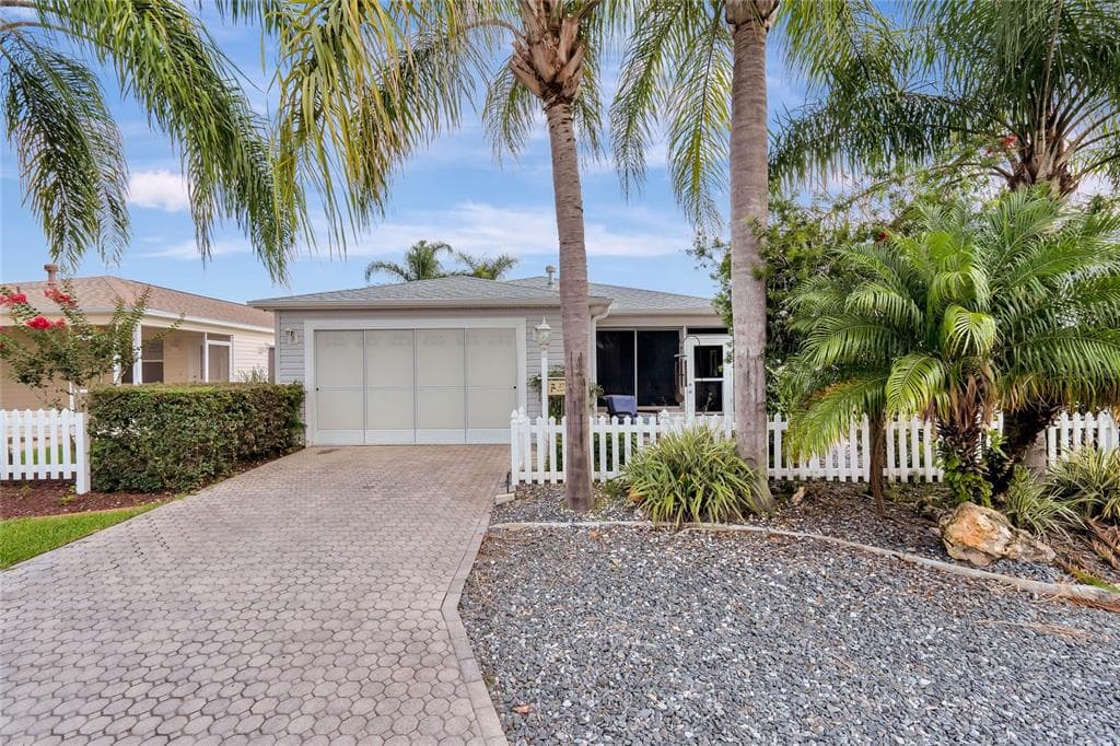 2719 COLLINGTON DRIVE THE VILLAGES, FL 32162