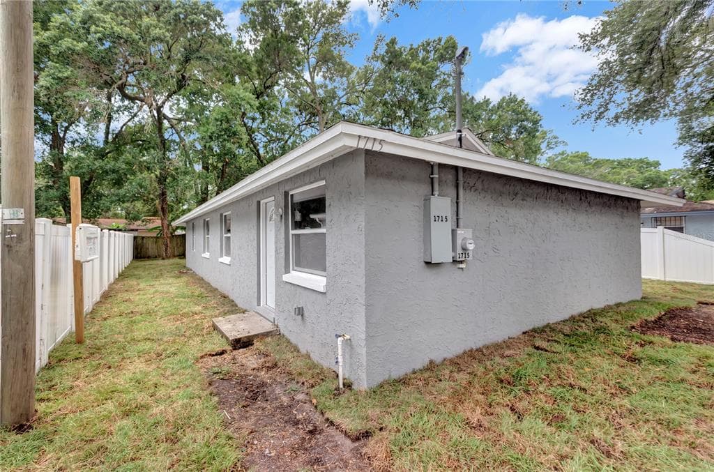 1715 E IDELL STREET TAMPA, FL 33604