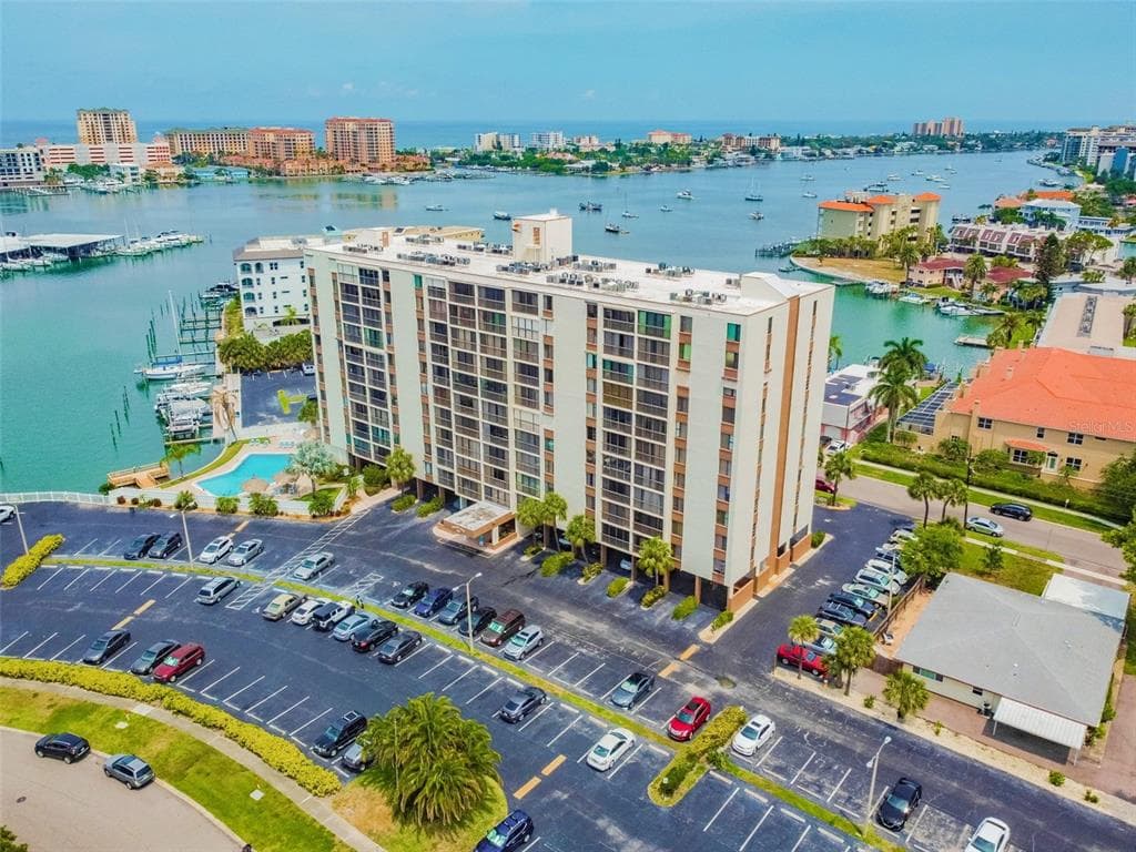 255 DOLPHIN POINT UNIT PH-6 CLEARWATER, FL 33767