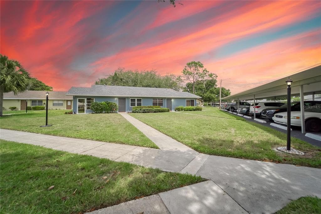 1904 CANTERBURY LANE UNIT 9 SUN CITY CENTER, FL 33573