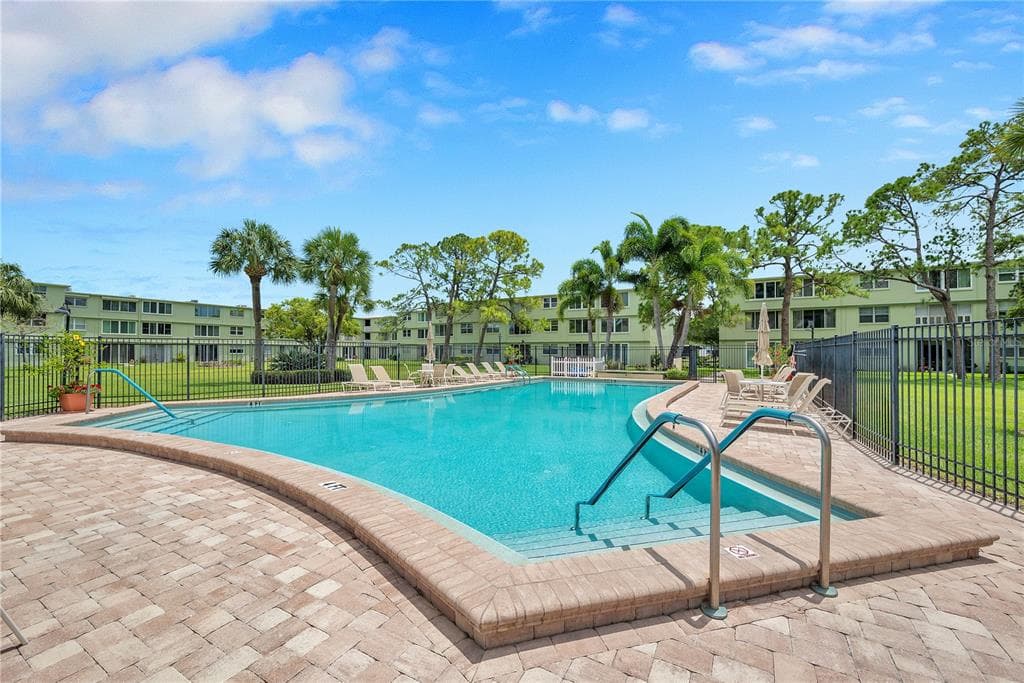 4705 1ST STREET NE UNIT 329 ST PETERSBURG, FL 33703