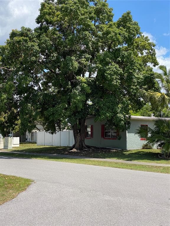 21985 FELTON AVENUE PORT CHARLOTTE, FL 33952
