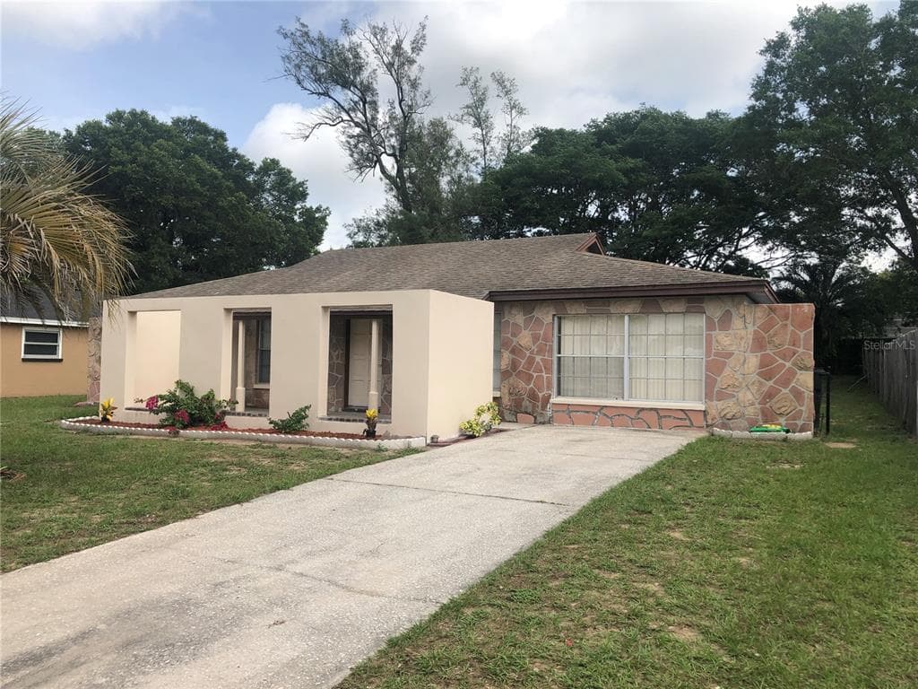 212 VALLEY DR BRANDON, FL 33510