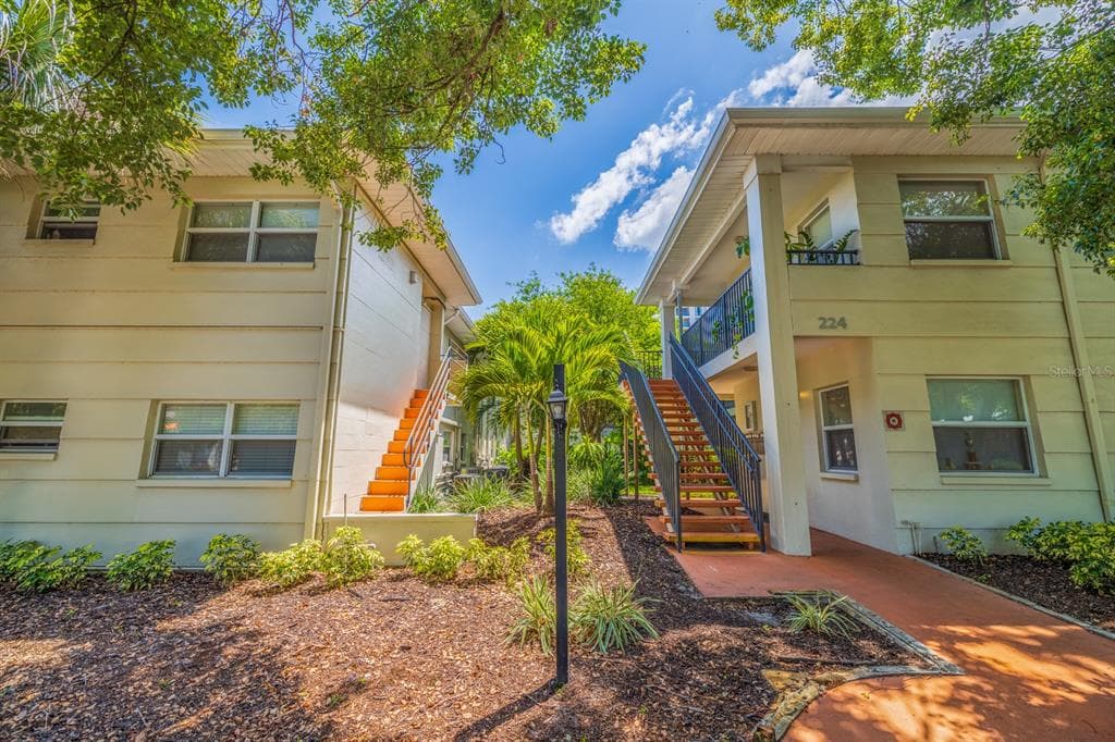 224 6TH AVE N UNIT UNIT 13 ST PETERSBURG, FL 33701