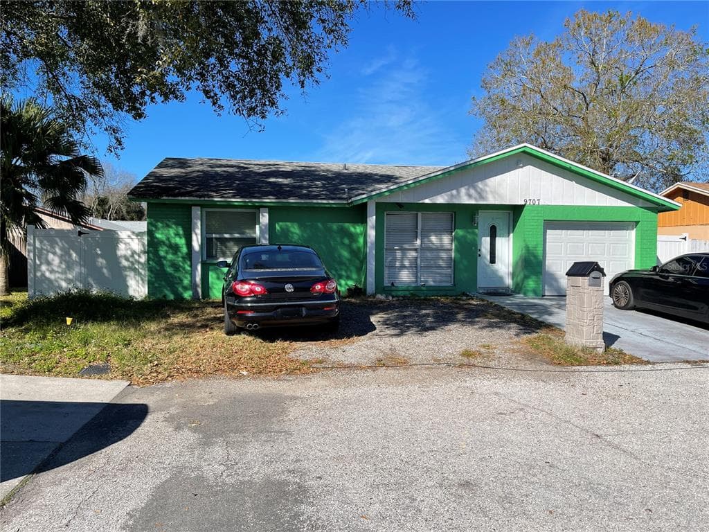 9707 KINGSBURGH COURT TAMPA, FL 33615