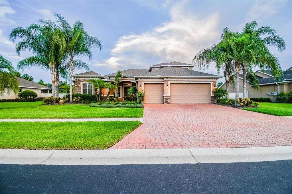 5611 BEAMIN DEW LOOP LAND O LAKES, FL 34638