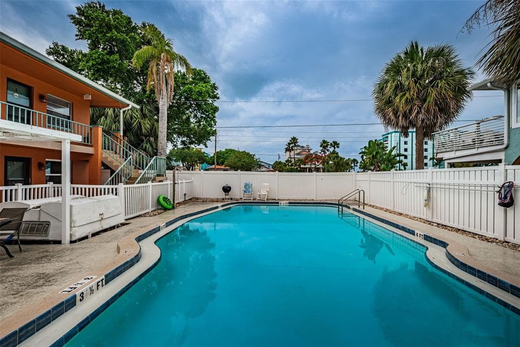 2308 1ST STREET UNIT 4 INDIAN ROCKS BEACH, FL 33785