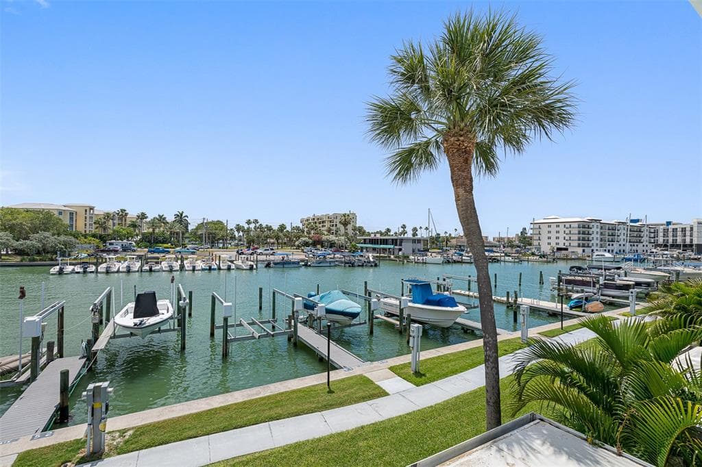 275 MEDALLION BOULEVARD UNIT E MADEIRA BEACH, FL 33708