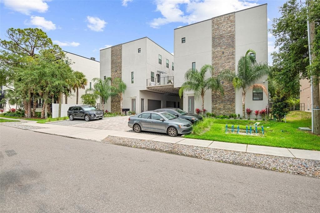 4910 W MCELROY AVENUE UNIT 2 TAMPA, FL 33611