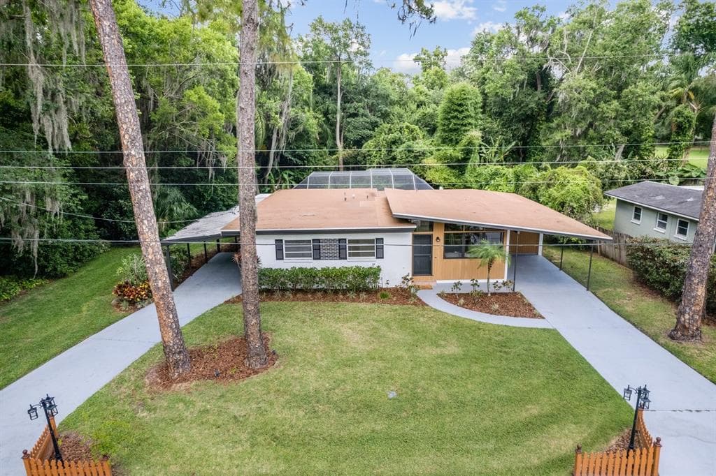 1402 E MIMOSA DRIVE