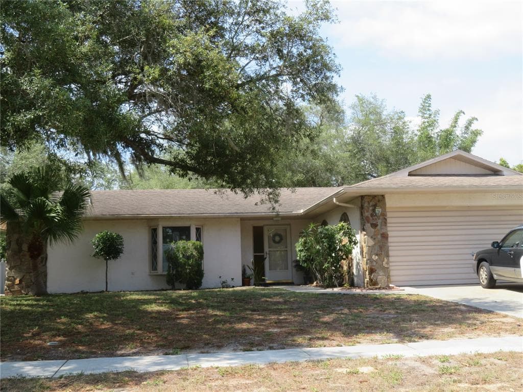 520 WAYFARER DRIVE TARPON SPRINGS, FL 34689