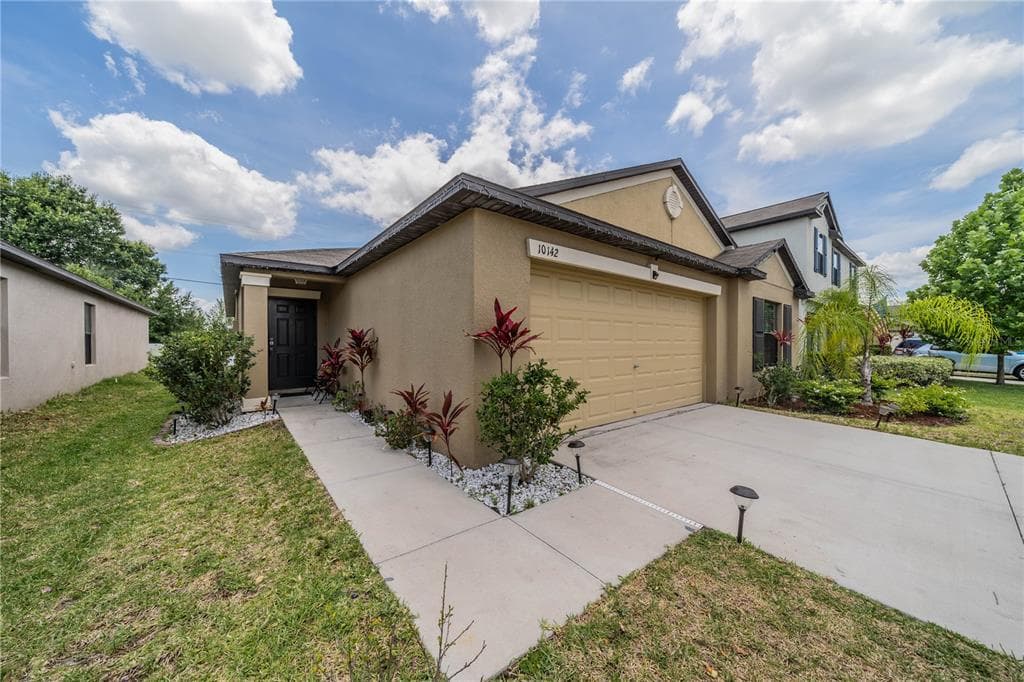 10142 CARLOWAY HILLS DRIVE WIMAUMA, FL 33598