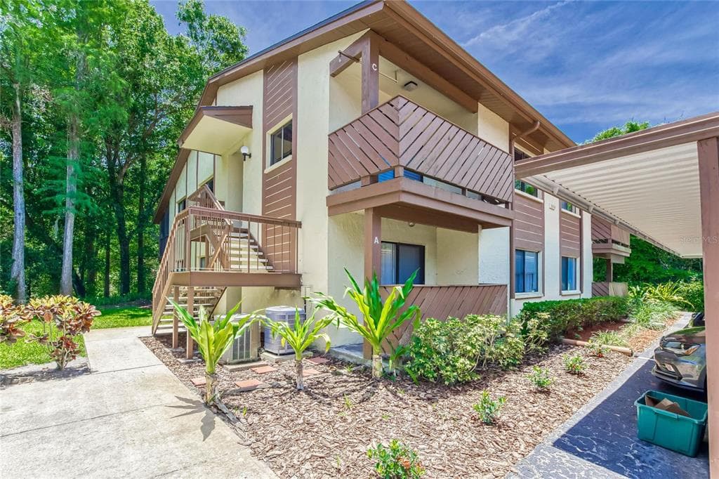 644 YORKSHIRE COURT UNIT A SAFETY HARBOR, FL 34695