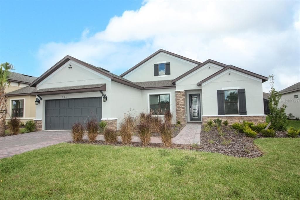 945 WALNUT CREEK LANE POINCIANA, FL 34759