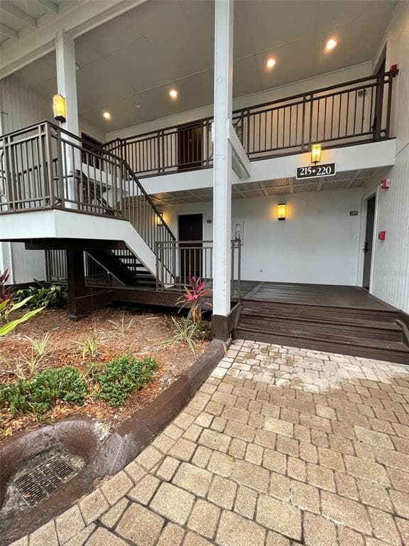 4766 FOX HUNT DR UNIT 217 WESLEY CHAPEL, FL 33543