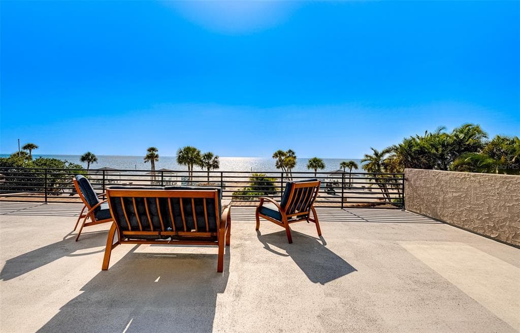 5451 WESTSHORE DRIVE