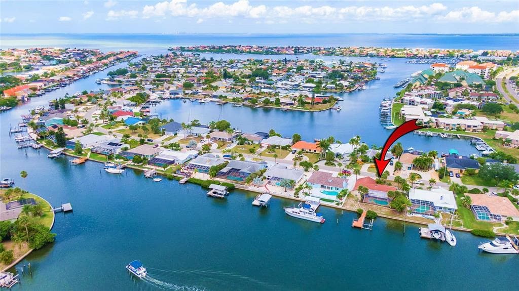 6447 LAKE SUNRISE DRIVE APOLLO BEACH, FL 33572