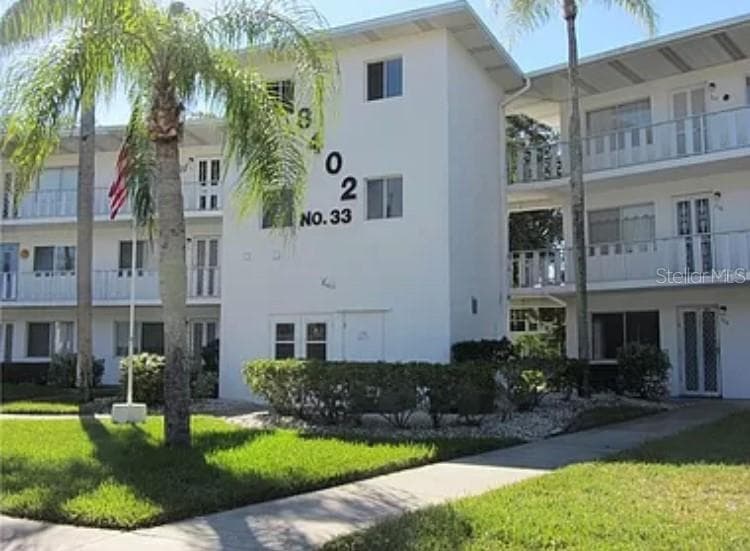 8402 111TH STREET UNIT 305 SEMINOLE, FL 33772