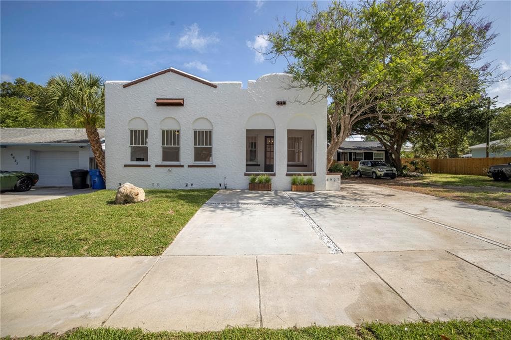 4927 OXFORD AVENUE N ST PETERSBURG, FL 33710