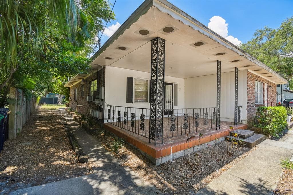 2706 W TYSON AVENUE TAMPA, FL 33611
