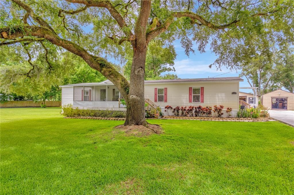 6321 PINEWOOD VILLAGE CIRCLE W LAKELAND, FL 33811