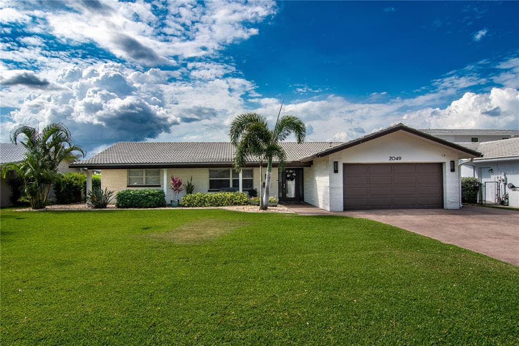 2049 MASSACHUSETTS AVENUE NE ST PETERSBURG, FL 33703