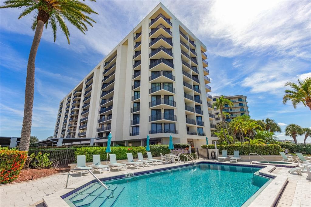 690 ISLAND WAY UNIT 407 CLEARWATER BEACH, FL 33767