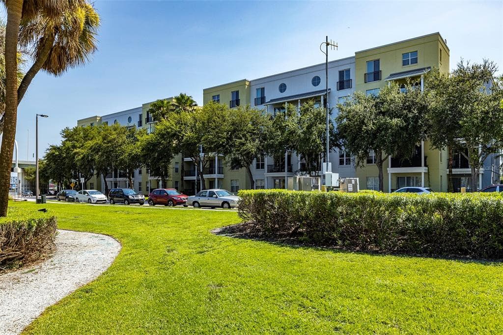 1501 DOYLE CARLTON DRIVE UNIT 103 TAMPA, FL 33602