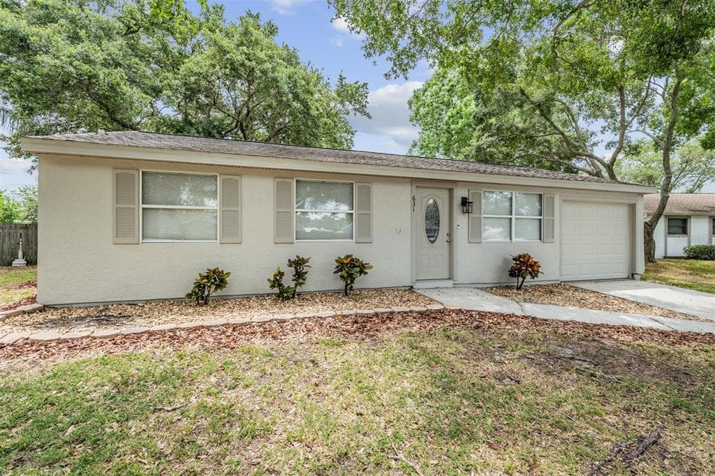 631 BAY LAKE TRAIL OLDSMAR, FL 34677