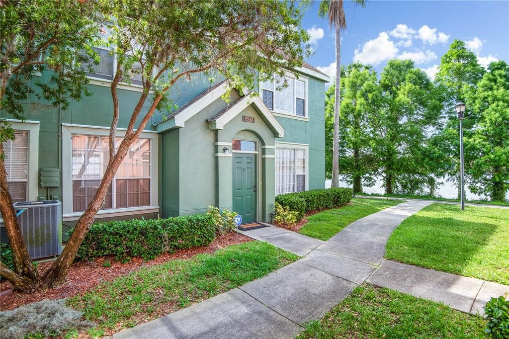 9548 LAKE CHASE ISLAND WAY TAMPA, FL 33626