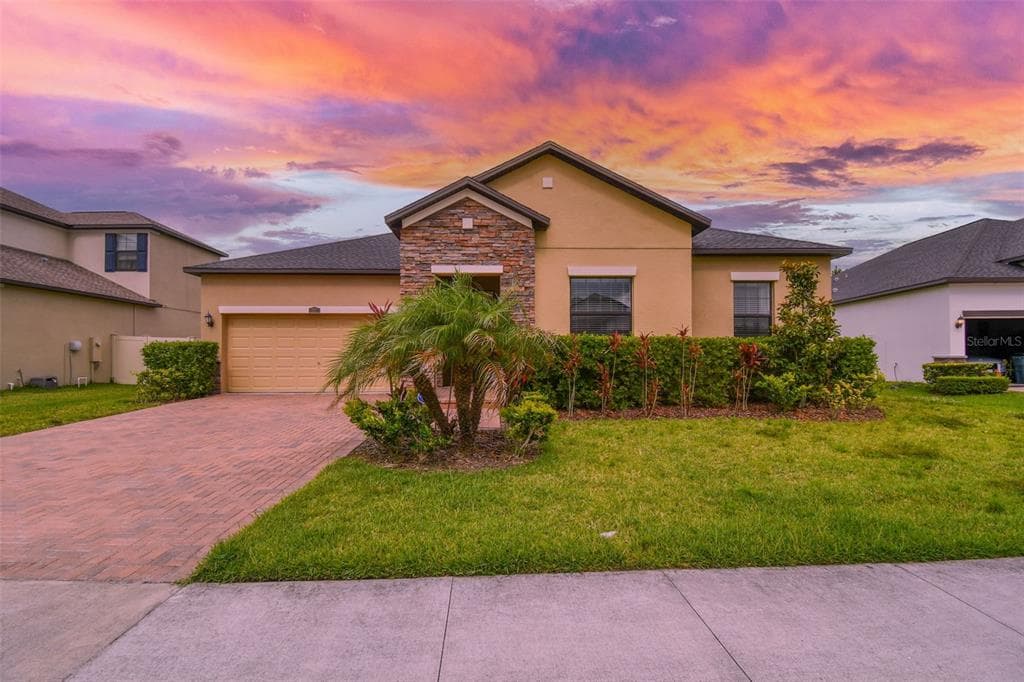 2877 HILLIARD DRIVE WESLEY CHAPEL, FL 33543