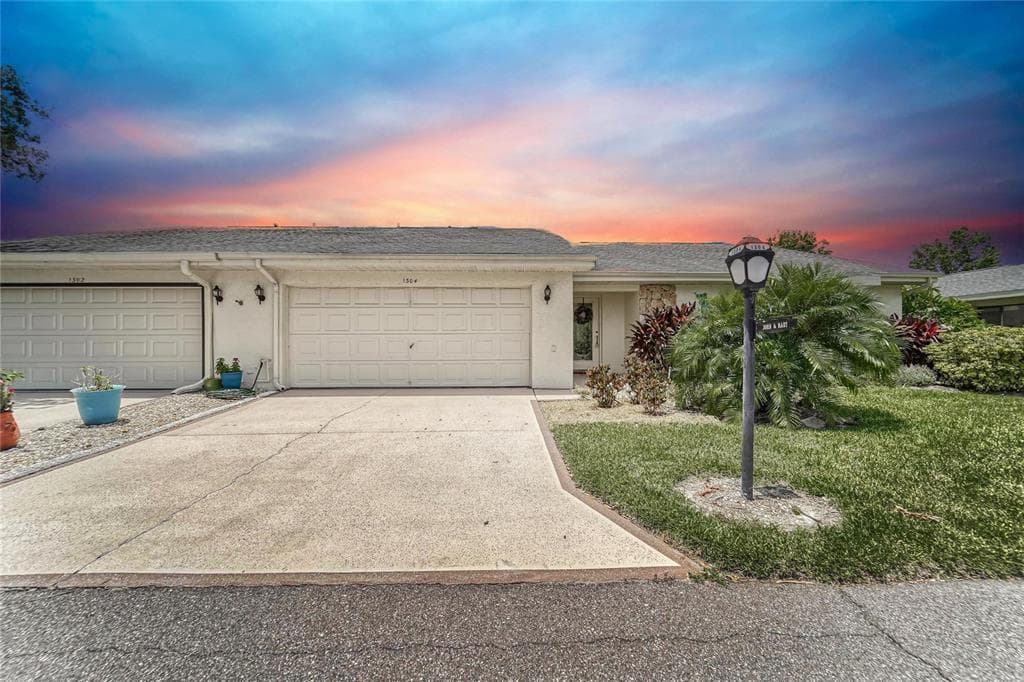 1304 IDLEWOOD DRIVE UNIT 52 SUN CITY CENTER, FL 33573
