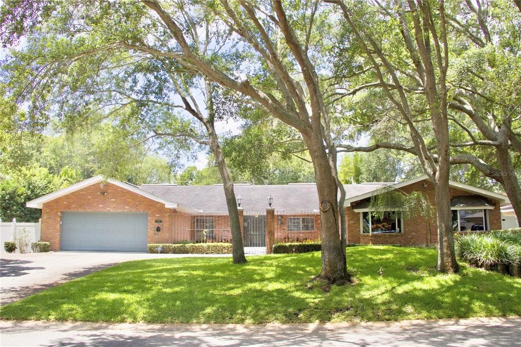 8228 132ND STREET SEMINOLE, FL 33776