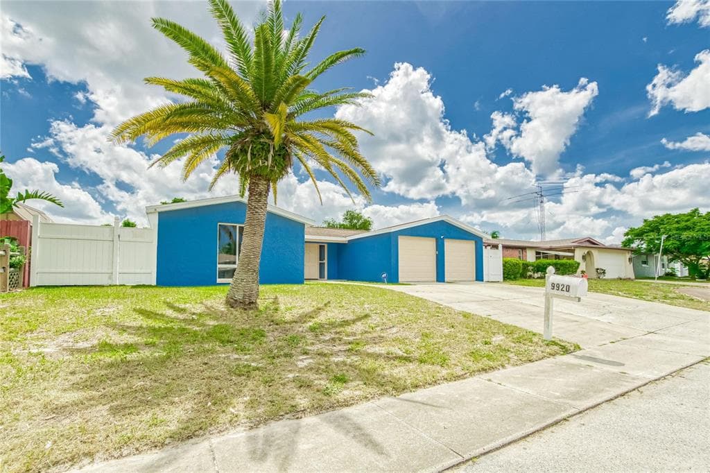 9920 LAKE CHRISE LANE PORT RICHEY, FL 34668
