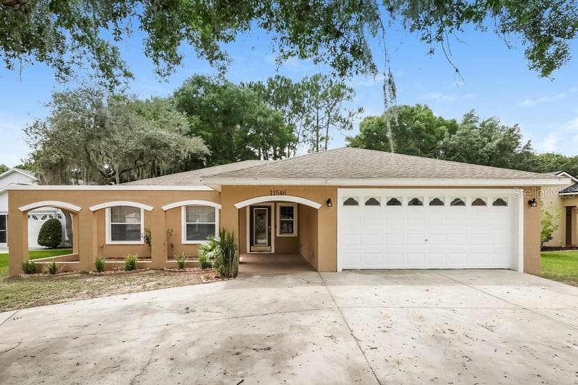 11546 LAKE DRIVE LEESBURG, FL 34788