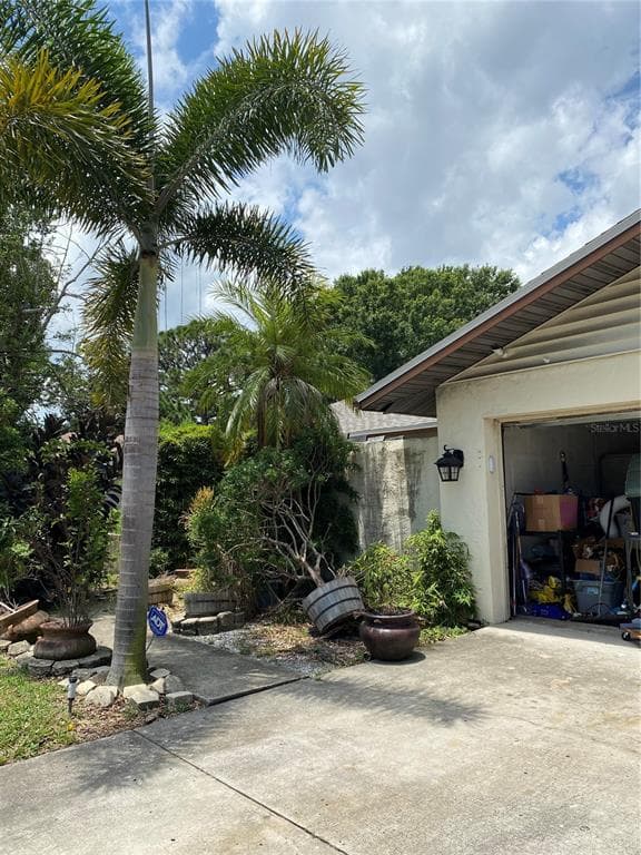 2412 TIMBERCREST CIRCLE E CLEARWATER, FL 33763