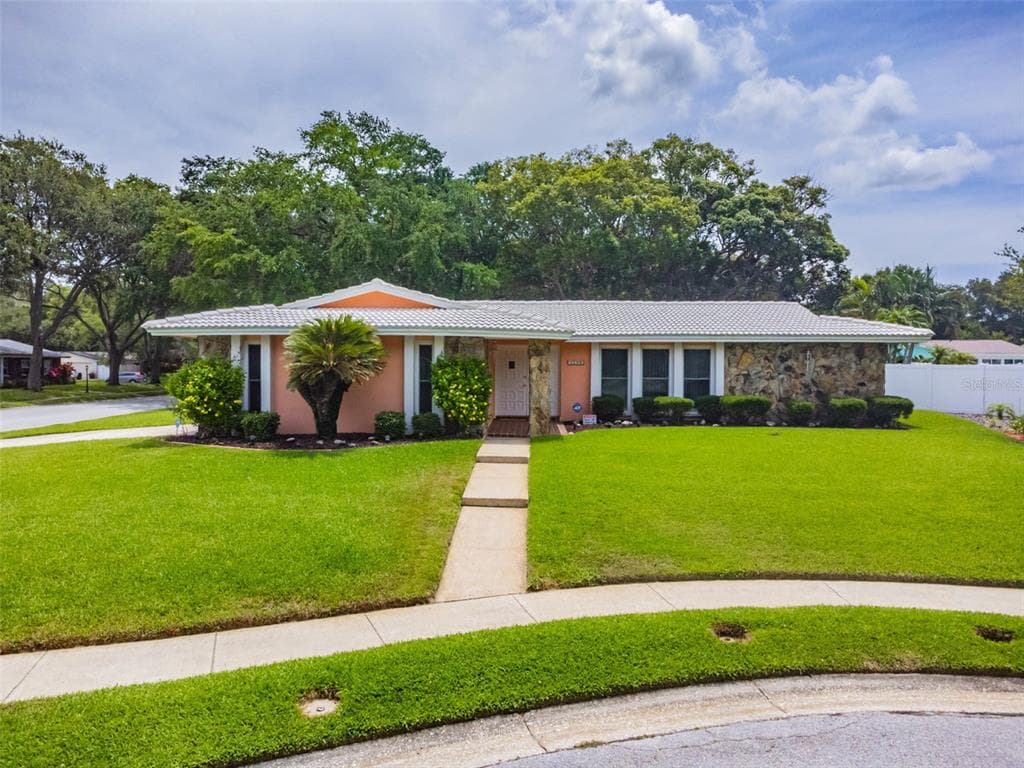 2259 EL DE ORO CIRCLE CLEARWATER, FL 33764