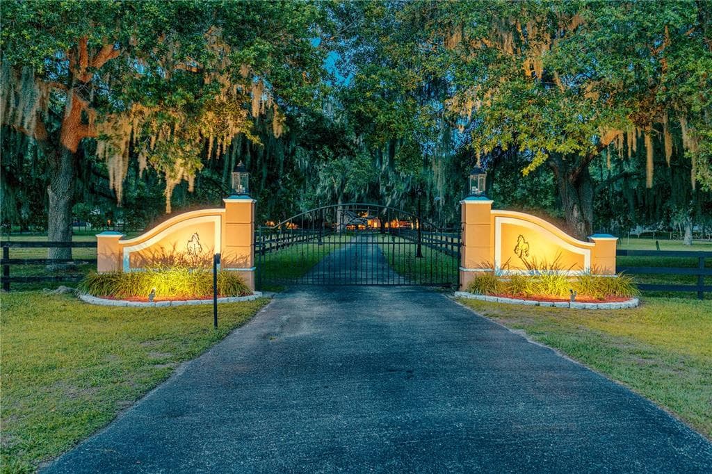 11534 S 39TH HIGHWAY LITHIA, FL 33547